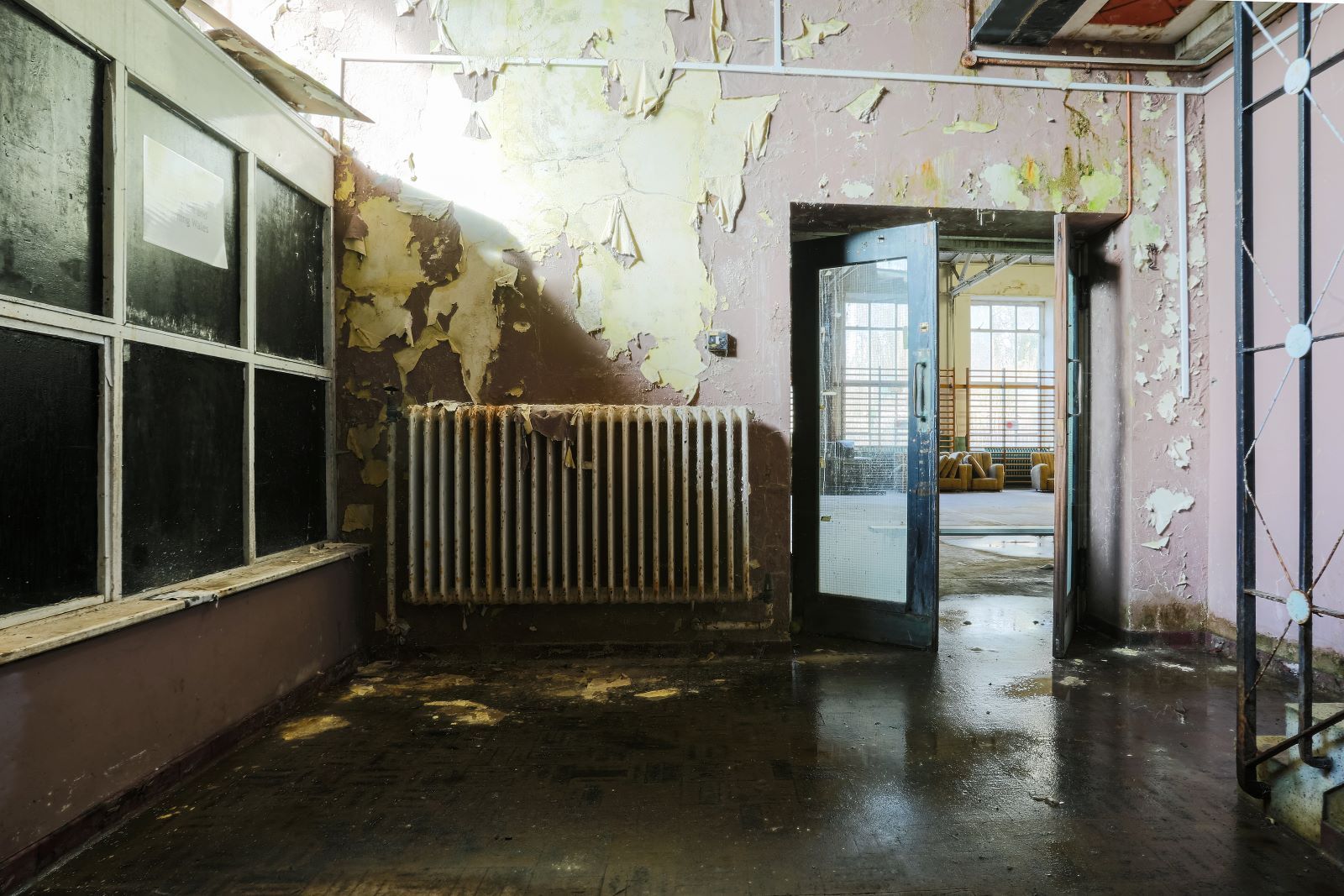 Room with peeling walls and damaged floor.jpg Room with peeling walls and damaged floor.jpg
